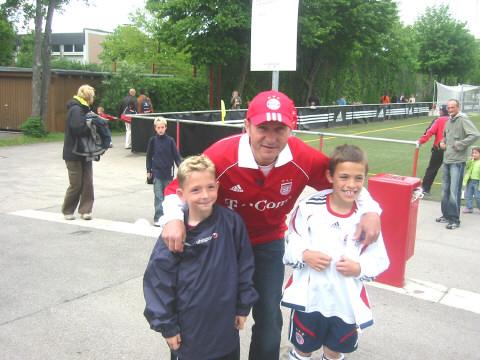 Chefscout Wolfgang Dremmler mit Marcel und Patrick